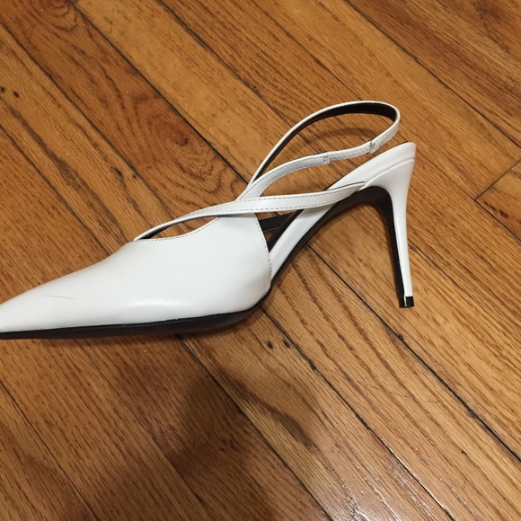 Closed Toe Heel - Picture 2 of 4